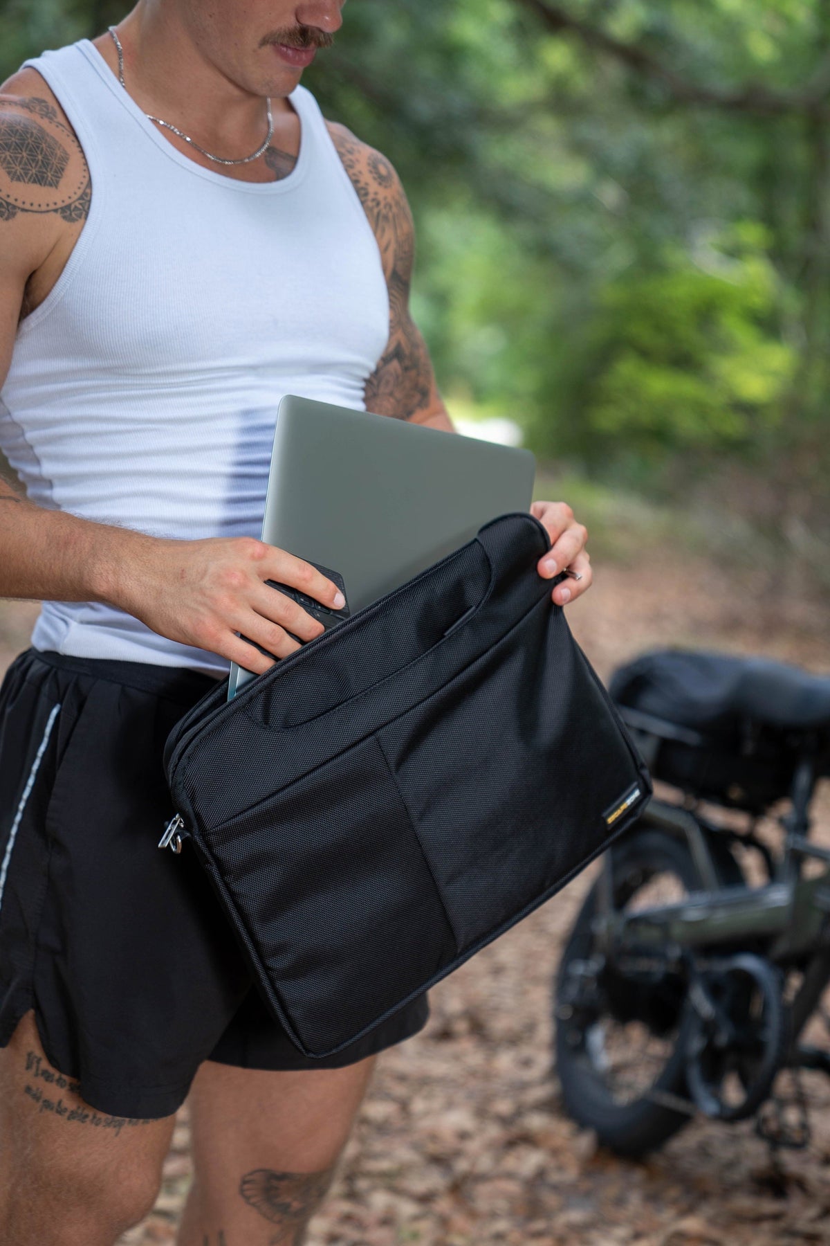 EscapeZone Bullet-Resistant IIIa Faraday Laptop Shoulder Bag