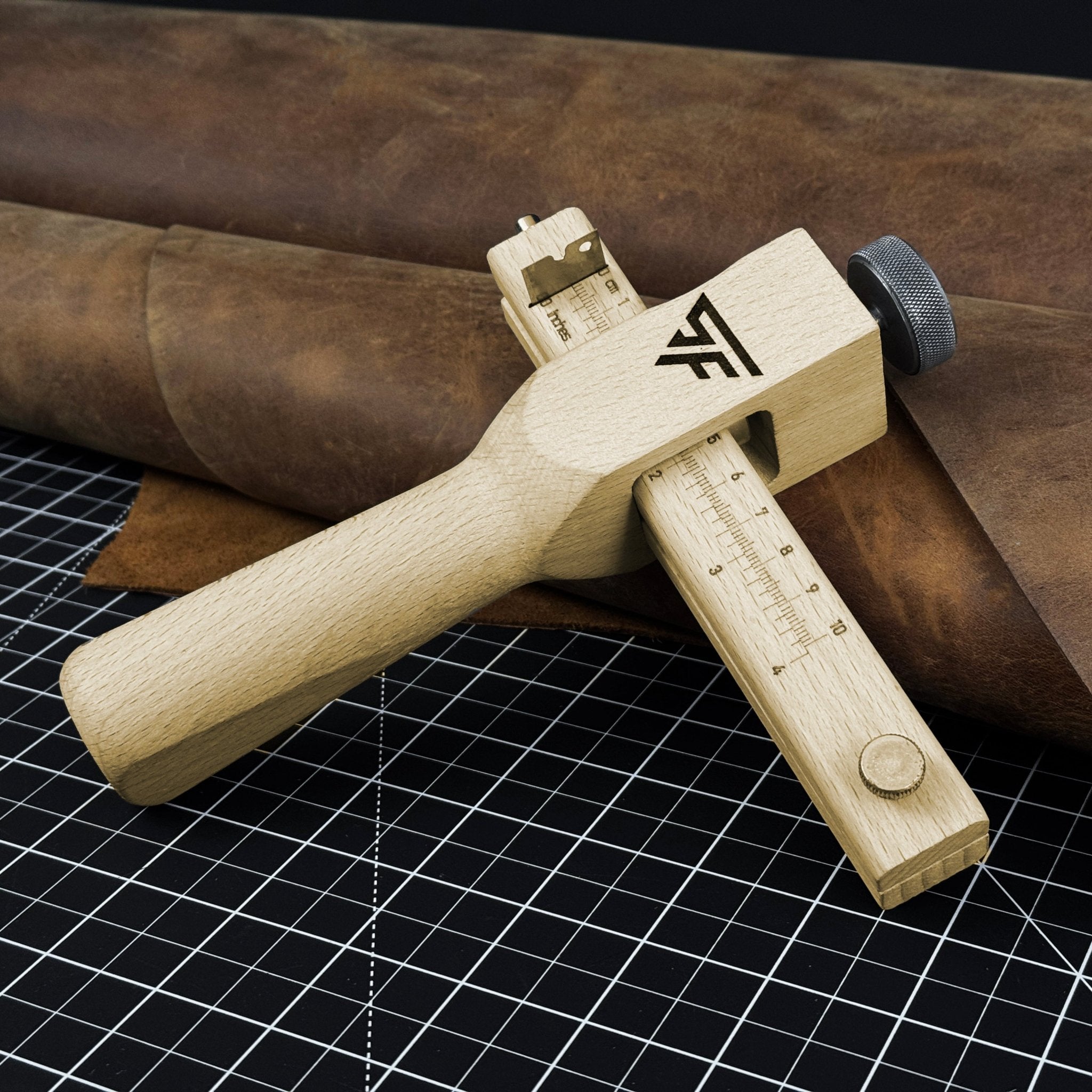 Adjustable Leather Strap &amp; Belt Cutter