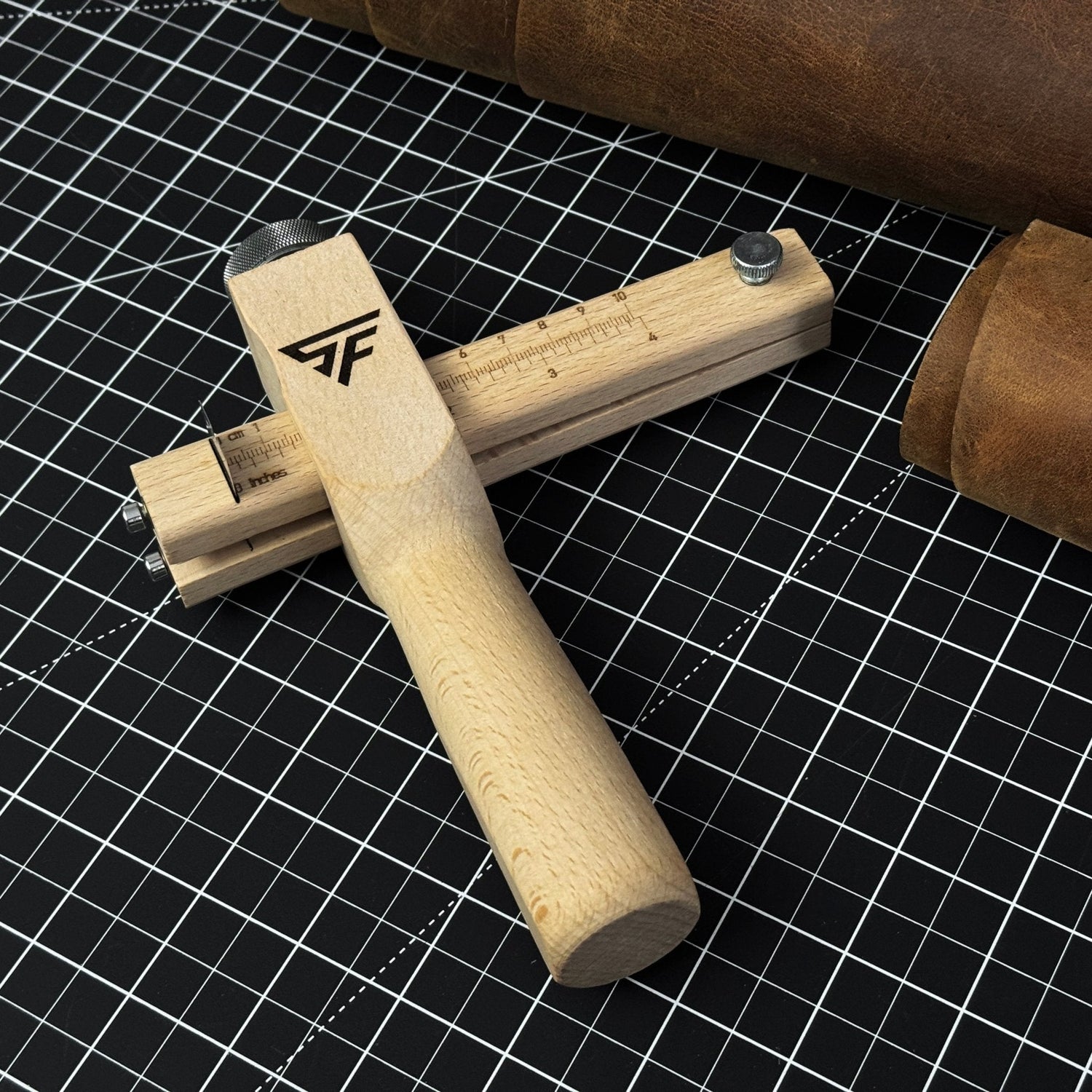 Adjustable Leather Strap &amp; Belt Cutter
