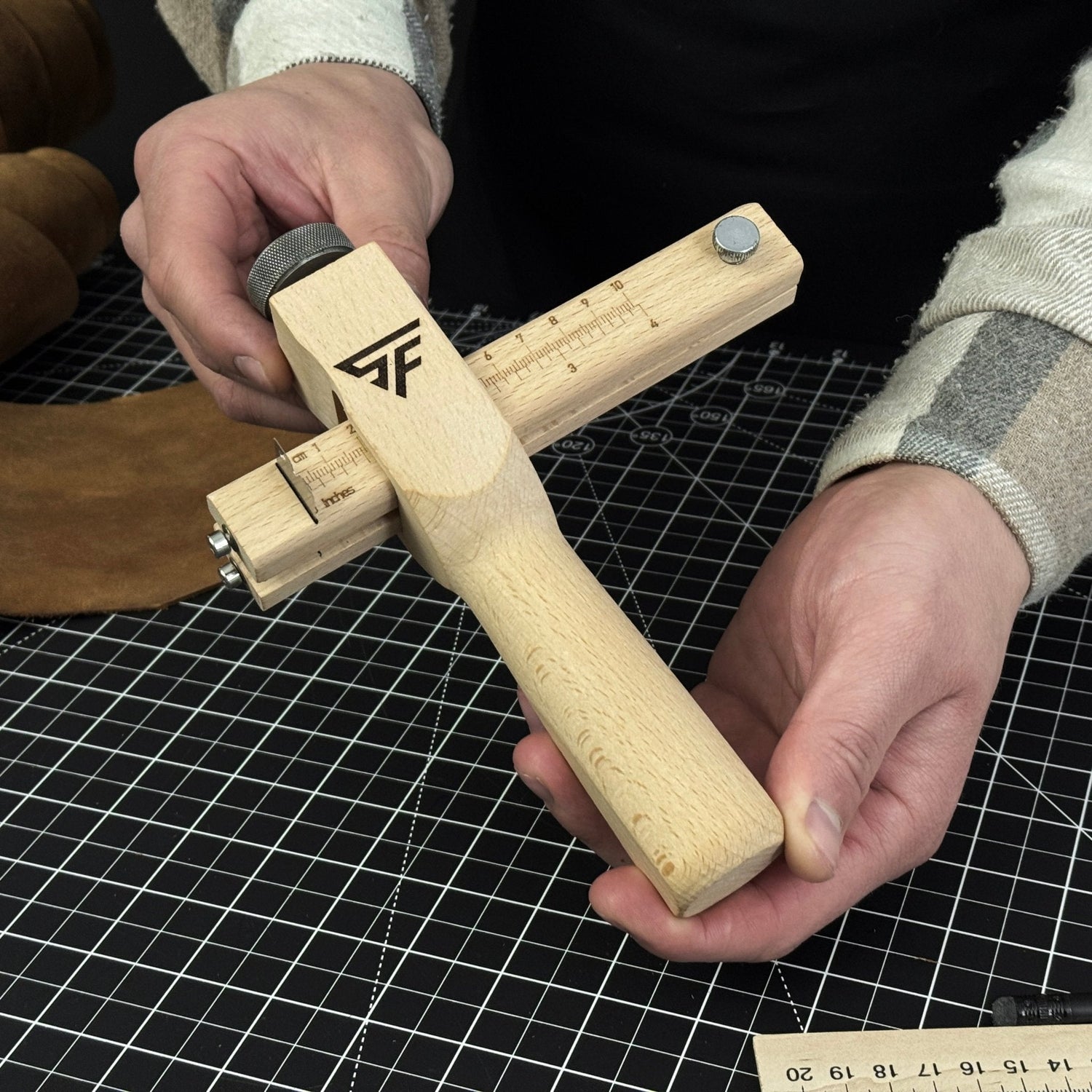Adjustable Leather Strap &amp; Belt Cutter