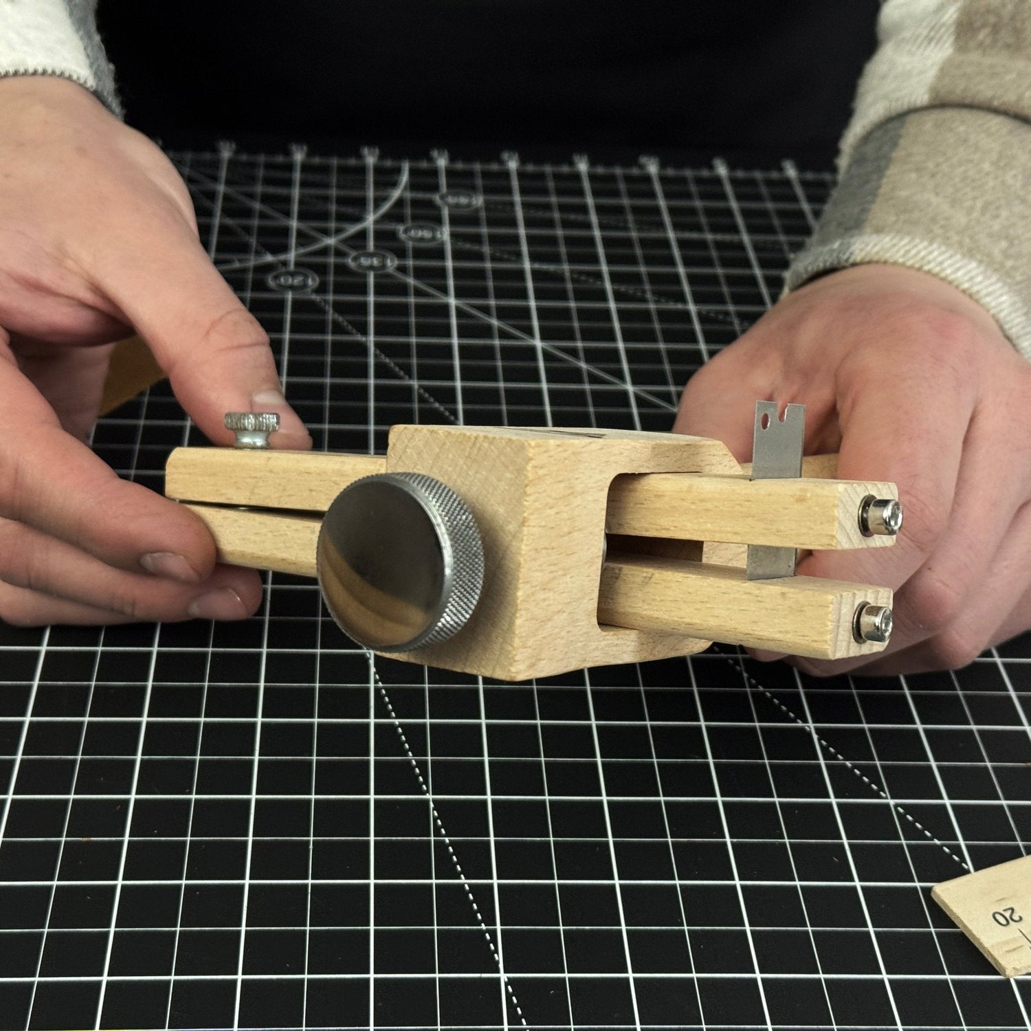 Adjustable Leather Strap &amp; Belt Cutter