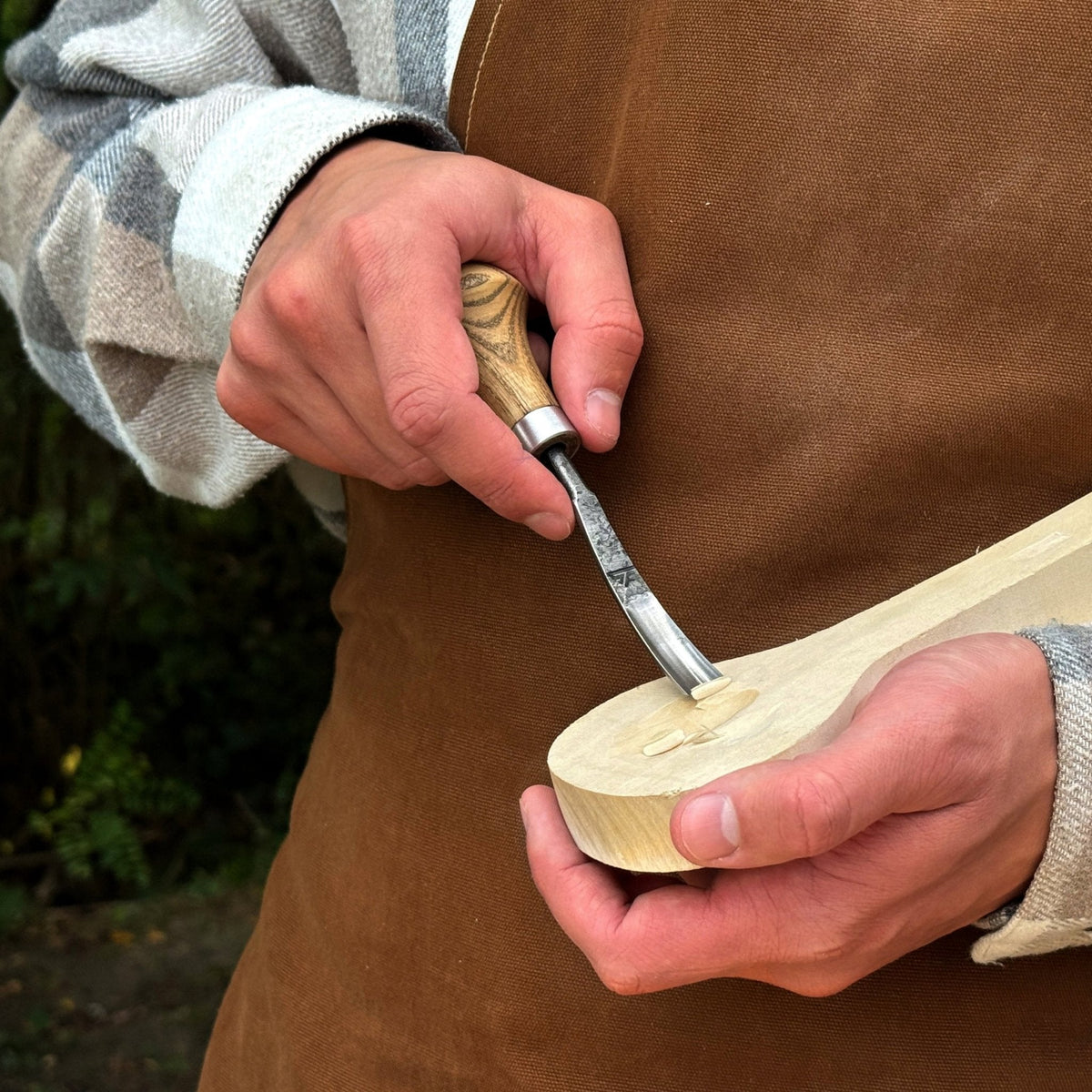 Bent Carving Gouge with Palm Handle, 12 mm / 0.47 in