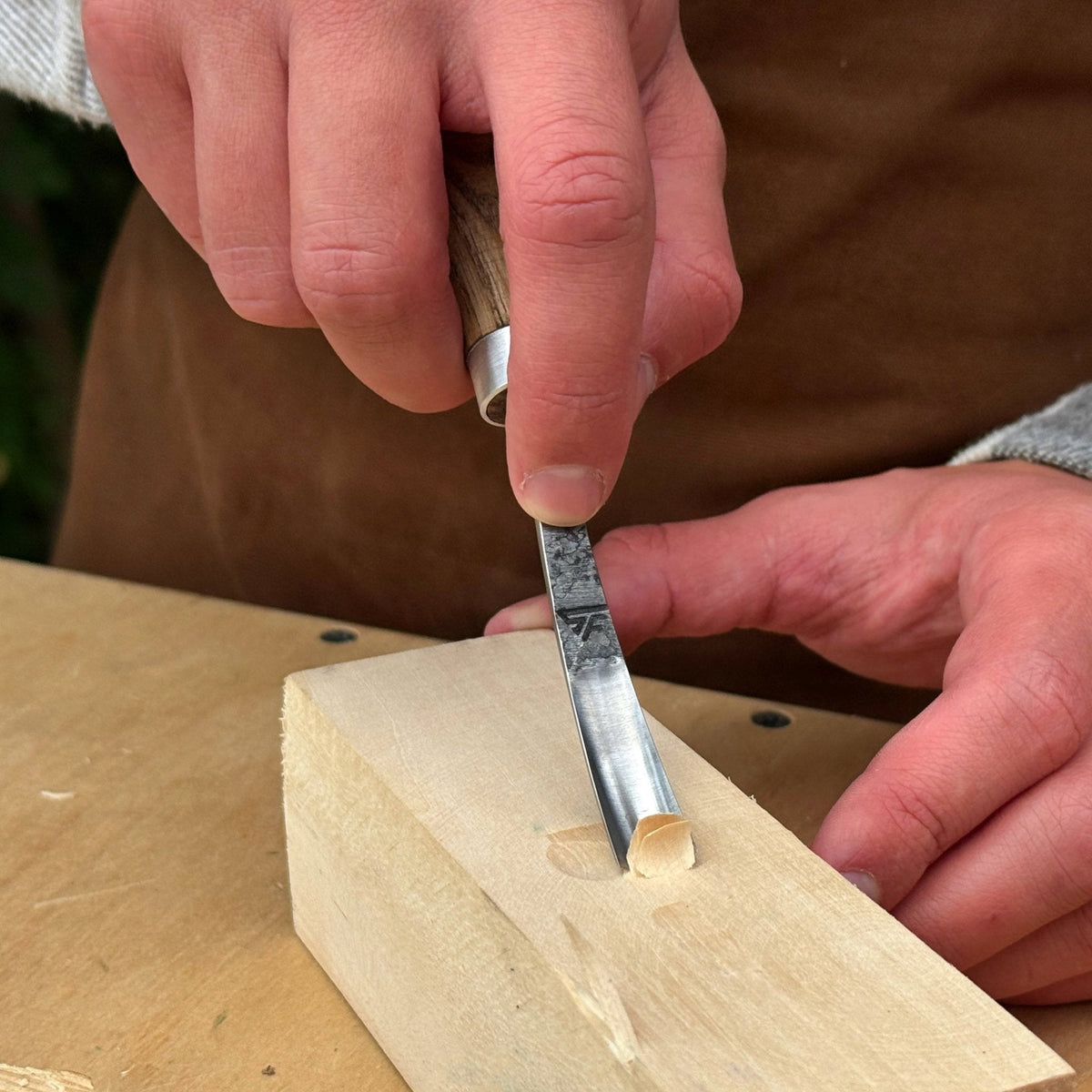 Bent Carving Gouge with Palm Handle, 12 mm / 0.47 in