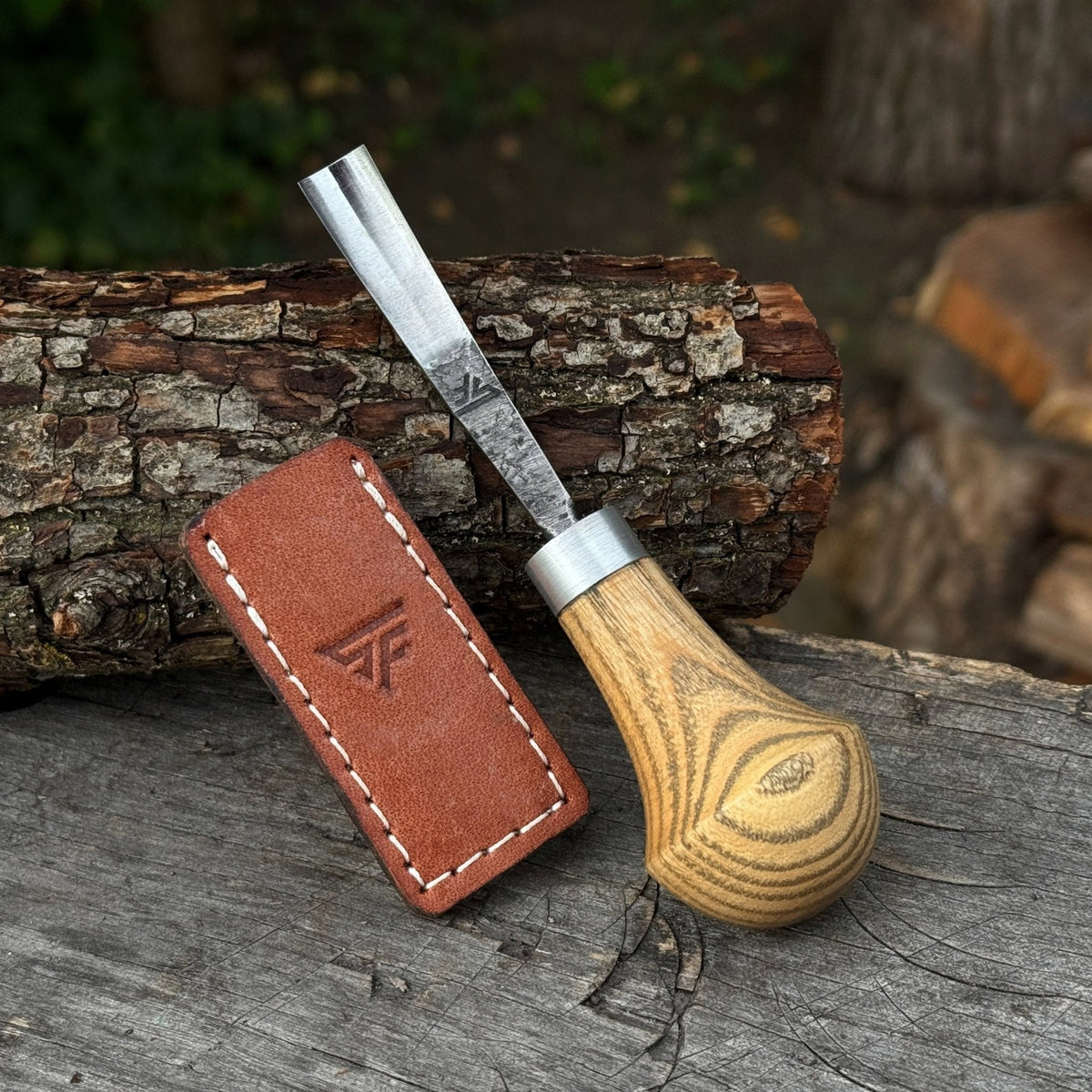Bent Carving Gouge with Palm Handle, 12 mm / 0.47 in