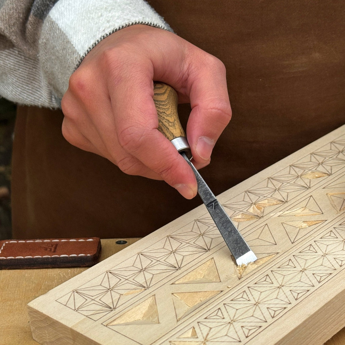 Detail Carving Chisel with Palm Handle, 10 mm (0.39 inches)