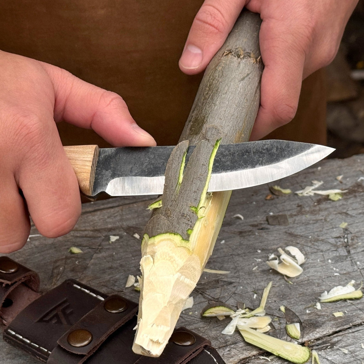 Hand-Forged Bushcraft Knife, 10 cm (3.9 in) Blade with Leather Sheath